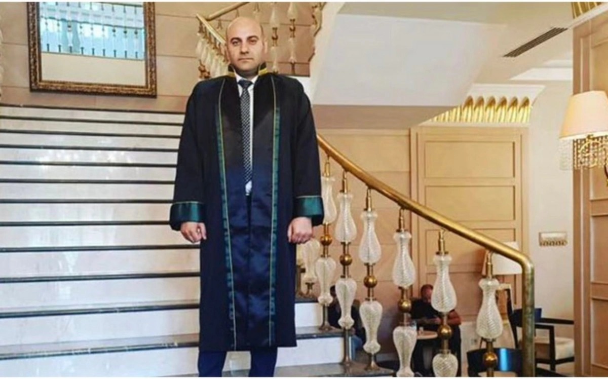 Nüfuz alverində ittiham olunan sabiq vəkil cinayət məsuliyyətindən azad edildi